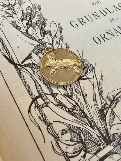 Hare medallion gold 18k on antique book