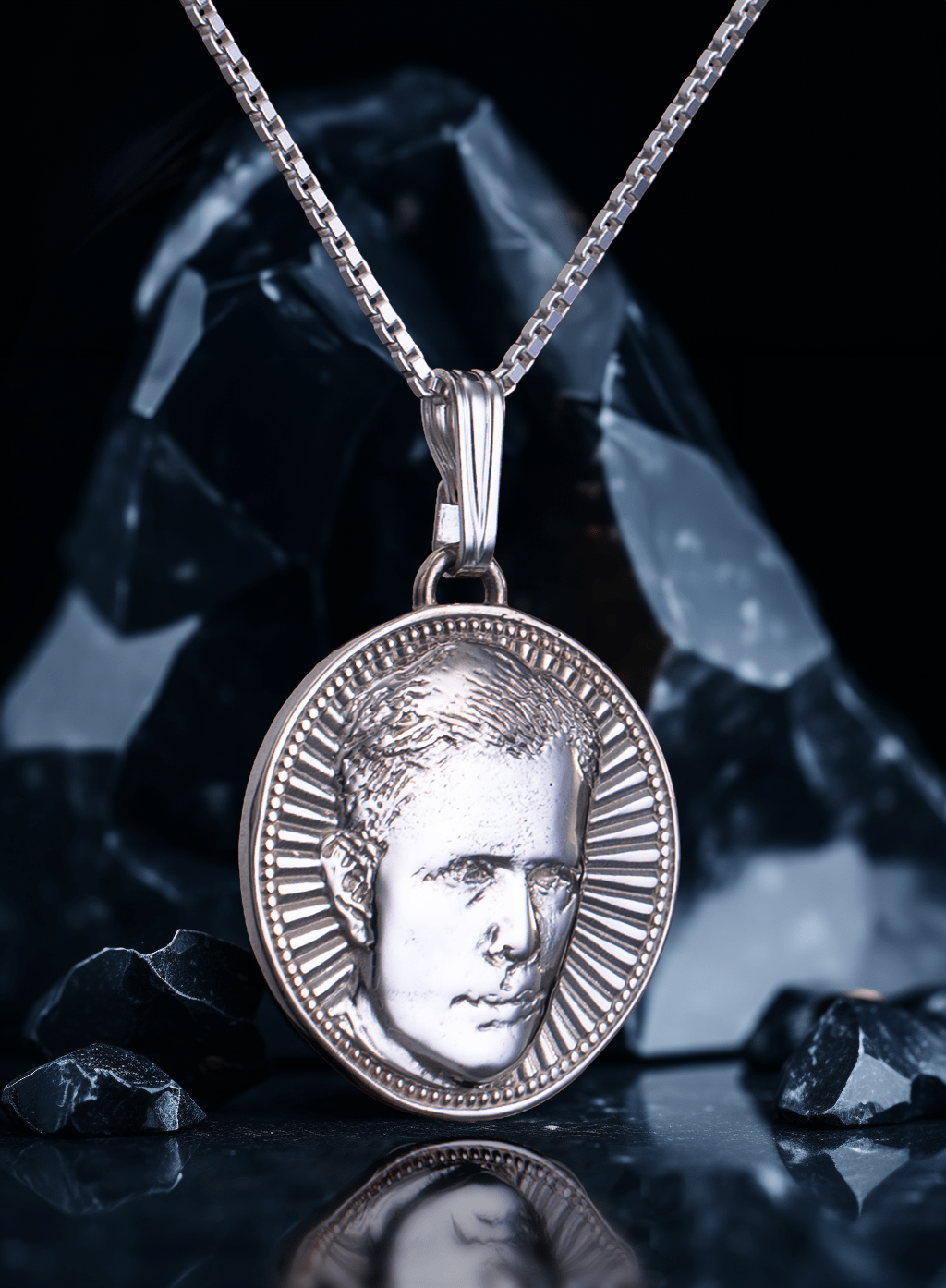Portrait medallion in 925 silver of a man