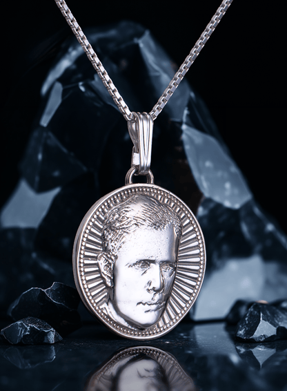 Portrait medallion in 925 silver of a man